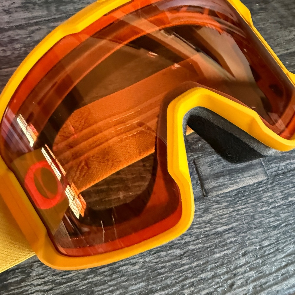 Oakley Line Miner ski goggles in a Icon Mustard color with Prizm Persimmon lens - Picture 8 of 12